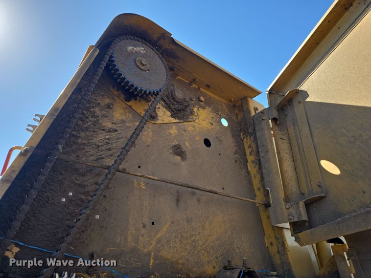 image for item DO7826 2006 Vermeer 604 Series K round baler