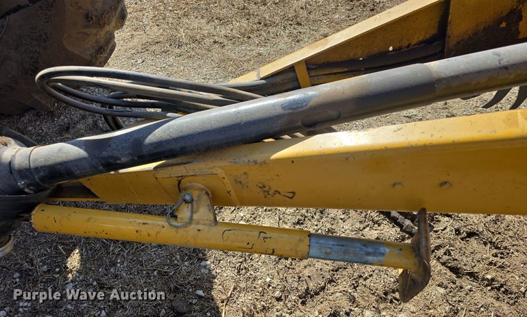 image for item DO7826 2006 Vermeer 604 Series K round baler