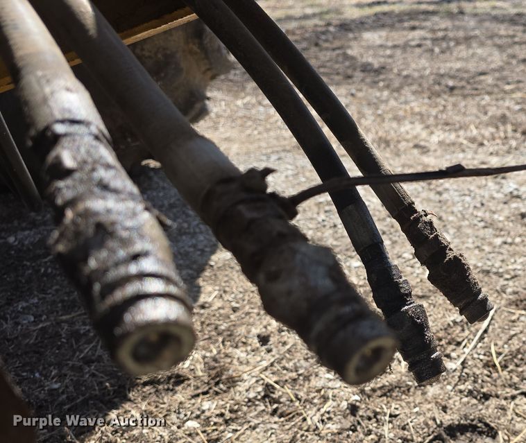 image for item DO7826 2006 Vermeer 604 Series K round baler