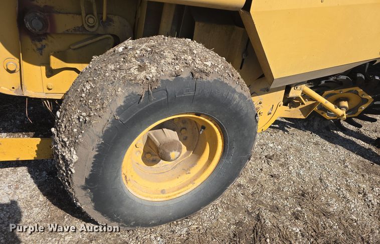 image for item DO7826 2006 Vermeer 604 Series K round baler