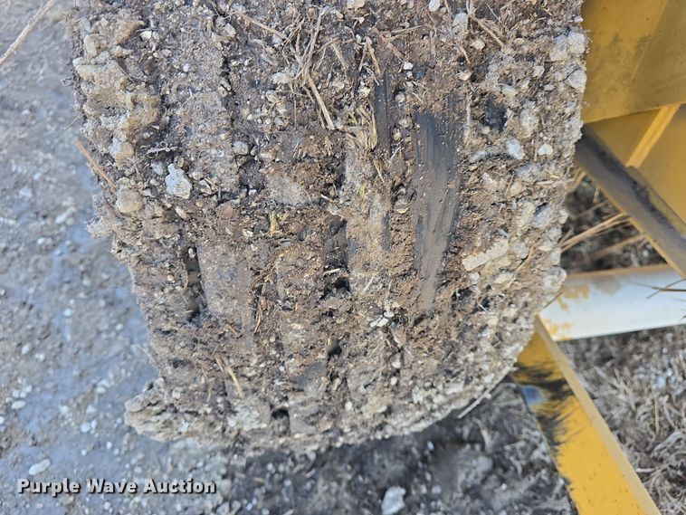 image for item DO7826 2006 Vermeer 604 Series K round baler