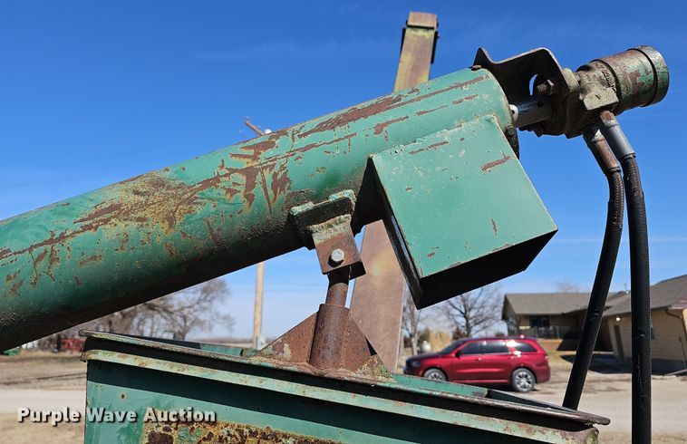 image for item DO7846 Henke Kwik Kracker feed grinder/mixer 