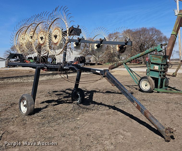 image for item DO7847 OMI hay rake