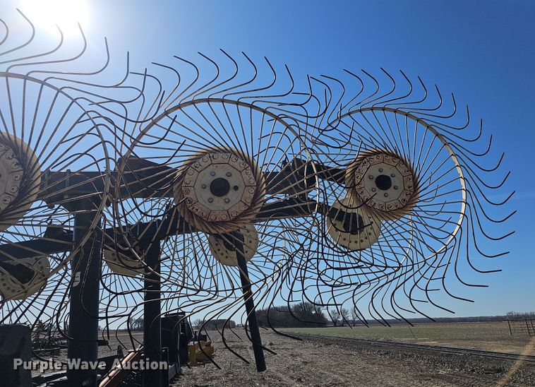 image for item DO7847 OMI hay rake