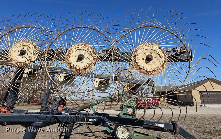 image for item DO7847 OMI hay rake