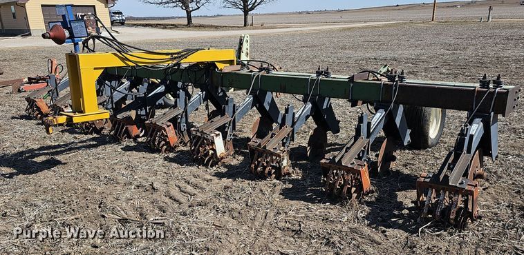 image for item DO7848 Row crop cultivator