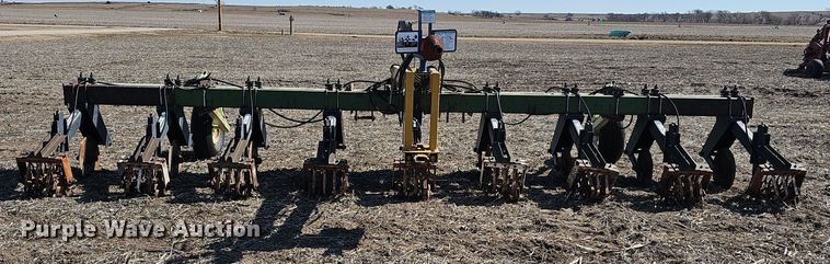 image for item DO7848 Row crop cultivator