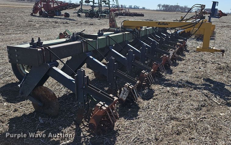 image for item DO7848 Row crop cultivator