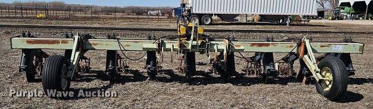 image for item DO7848 Row crop cultivator