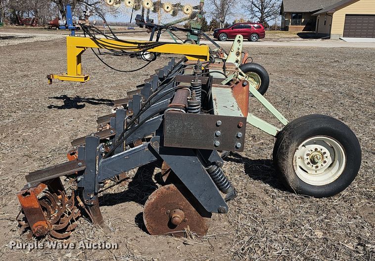 image for item DO7848 Row crop cultivator