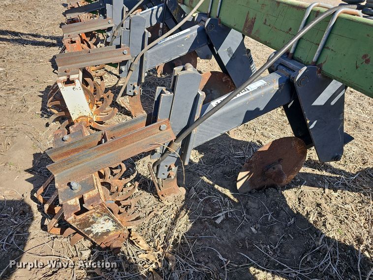 image for item DO7848 Row crop cultivator