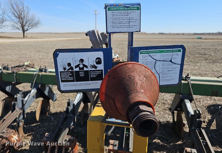 image for item DO7848 Row crop cultivator