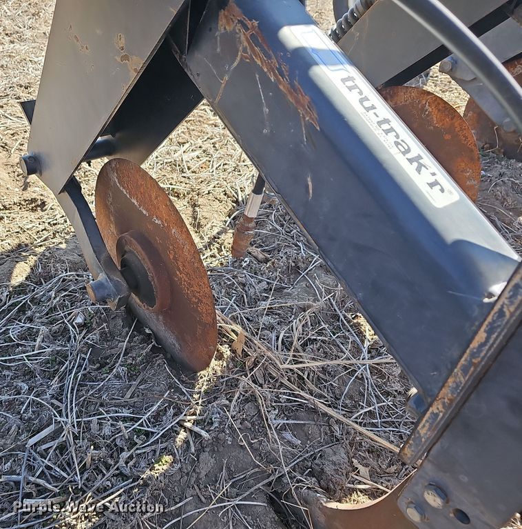 image for item DO7848 Row crop cultivator