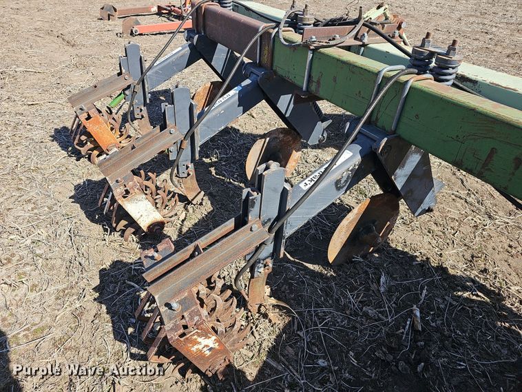image for item DO7848 Row crop cultivator
