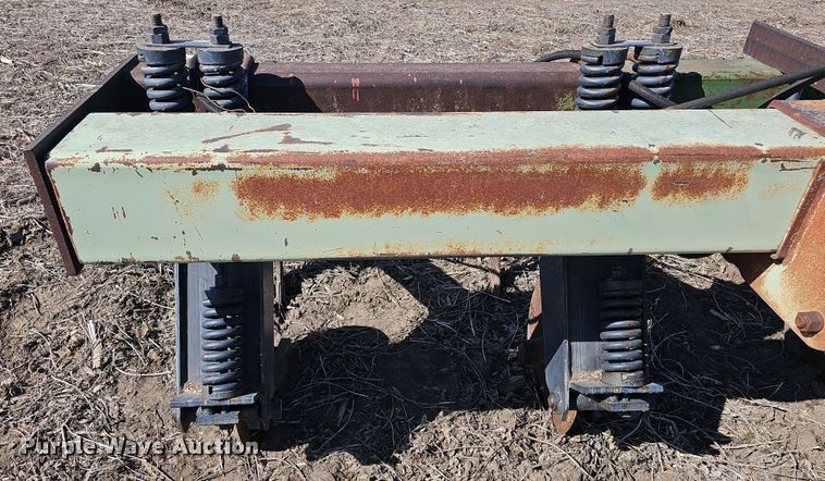 image for item DO7848 Row crop cultivator