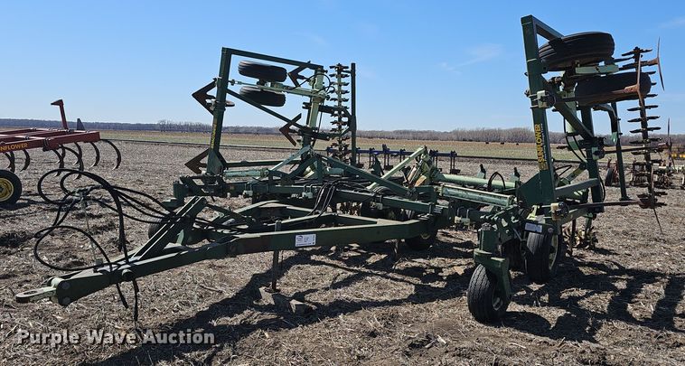 image for item DO7854 Sunflower Fallow-King 3040-28 sweep plow