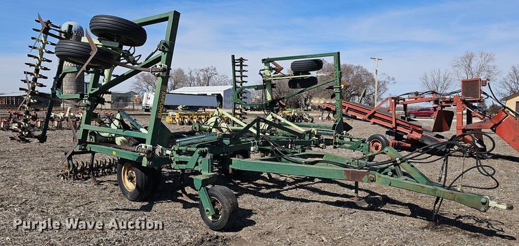 image for item DO7854 Sunflower Fallow-King 3040-28 sweep plow