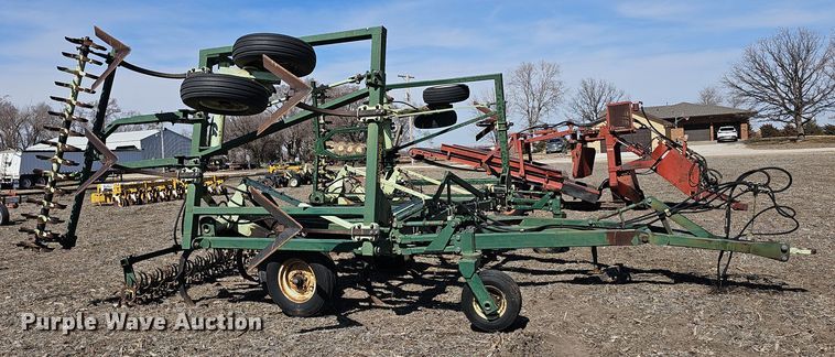 image for item DO7854 Sunflower Fallow-King 3040-28 sweep plow