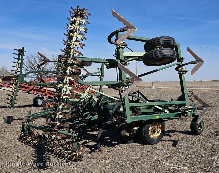 image for item DO7854 Sunflower Fallow-King 3040-28 sweep plow