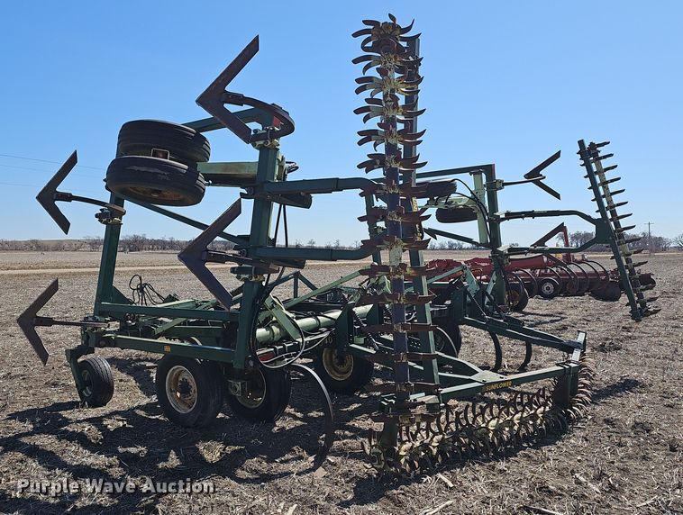 image for item DO7854 Sunflower Fallow-King 3040-28 sweep plow