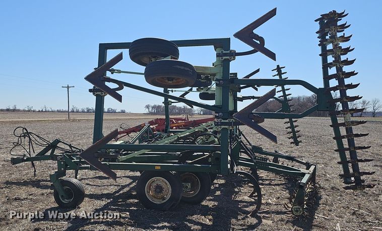 image for item DO7854 Sunflower Fallow-King 3040-28 sweep plow