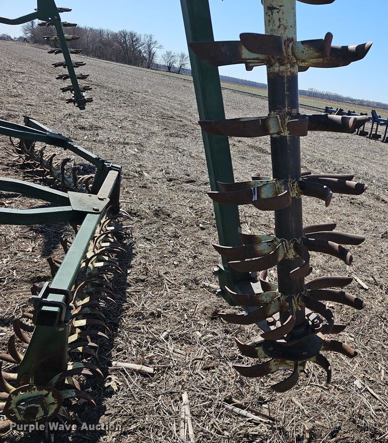 image for item DO7854 Sunflower Fallow-King 3040-28 sweep plow