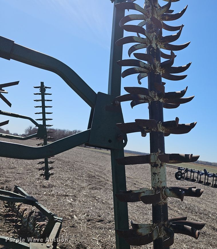 image for item DO7854 Sunflower Fallow-King 3040-28 sweep plow
