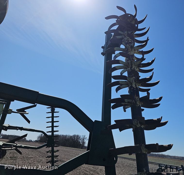 image for item DO7854 Sunflower Fallow-King 3040-28 sweep plow