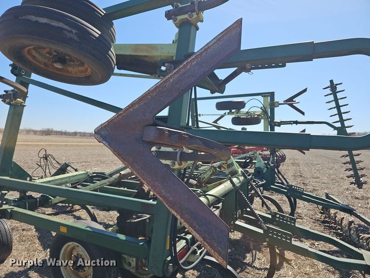 image for item DO7854 Sunflower Fallow-King 3040-28 sweep plow