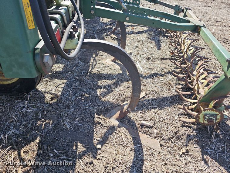 image for item DO7854 Sunflower Fallow-King 3040-28 sweep plow