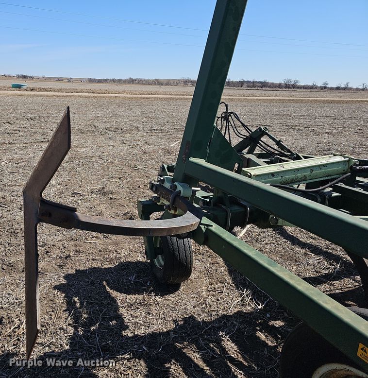 image for item DO7854 Sunflower Fallow-King 3040-28 sweep plow