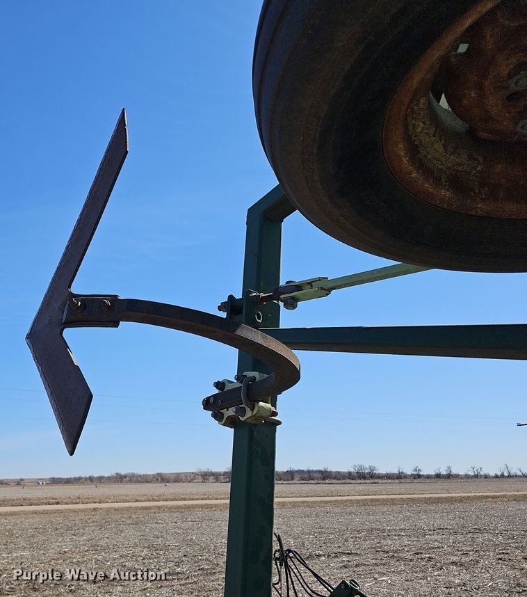 image for item DO7854 Sunflower Fallow-King 3040-28 sweep plow