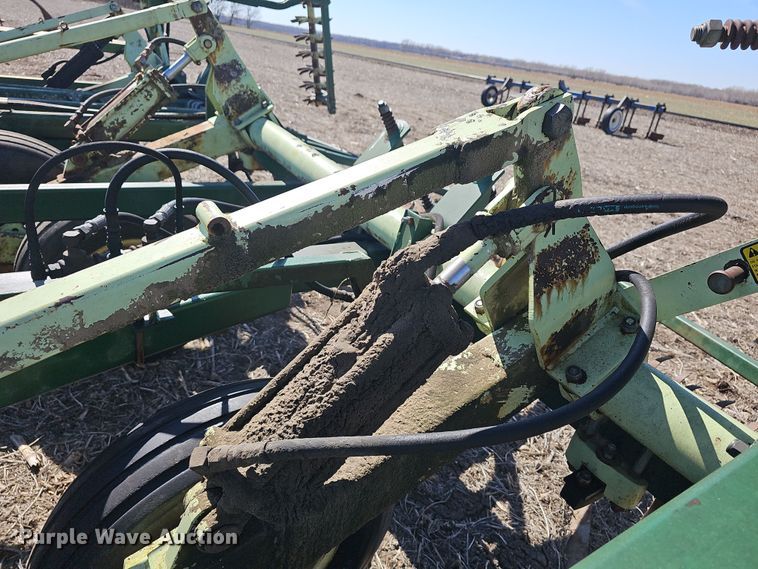 image for item DO7854 Sunflower Fallow-King 3040-28 sweep plow
