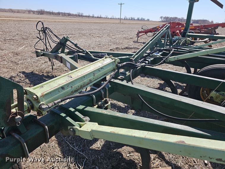 image for item DO7854 Sunflower Fallow-King 3040-28 sweep plow