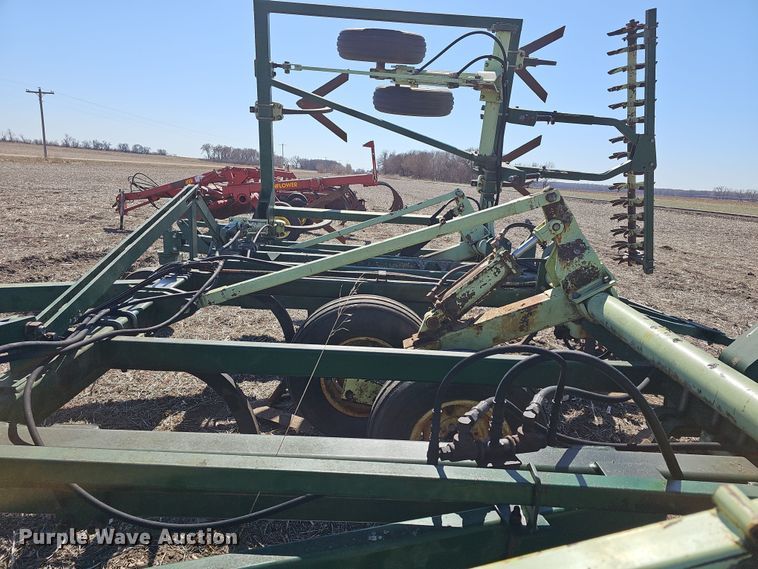 image for item DO7854 Sunflower Fallow-King 3040-28 sweep plow