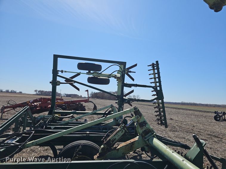 image for item DO7854 Sunflower Fallow-King 3040-28 sweep plow
