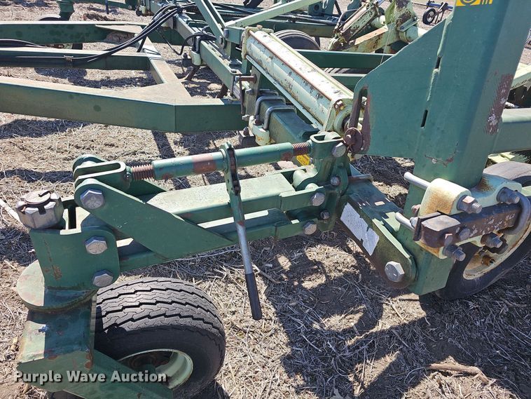 image for item DO7854 Sunflower Fallow-King 3040-28 sweep plow