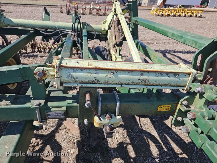 image for item DO7854 Sunflower Fallow-King 3040-28 sweep plow