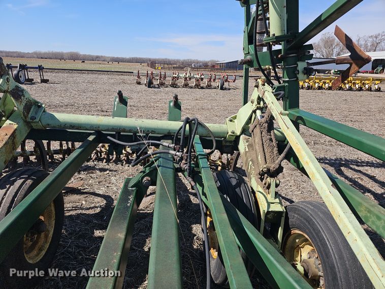 image for item DO7854 Sunflower Fallow-King 3040-28 sweep plow