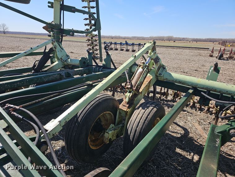image for item DO7854 Sunflower Fallow-King 3040-28 sweep plow