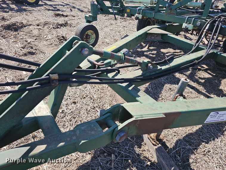 image for item DO7854 Sunflower Fallow-King 3040-28 sweep plow