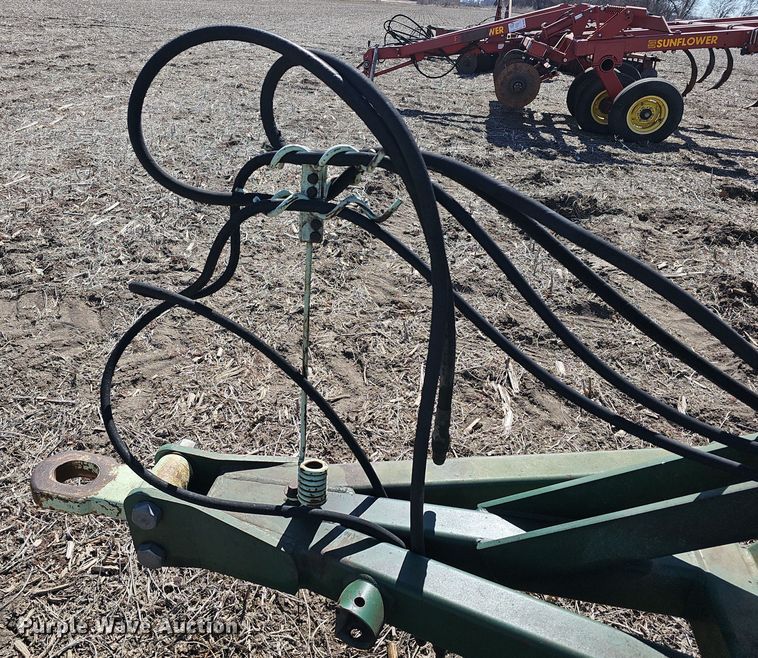 image for item DO7854 Sunflower Fallow-King 3040-28 sweep plow