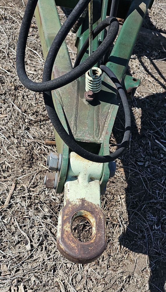 image for item DO7854 Sunflower Fallow-King 3040-28 sweep plow