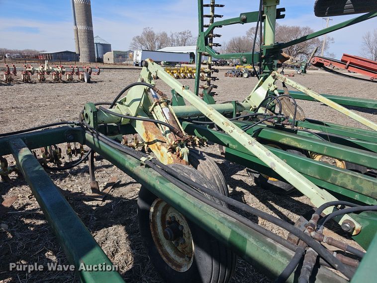 image for item DO7854 Sunflower Fallow-King 3040-28 sweep plow