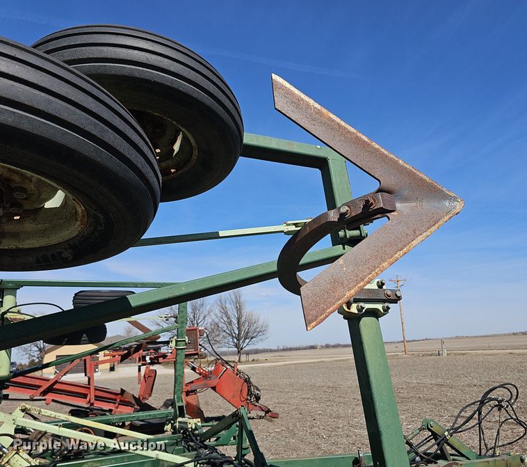 image for item DO7854 Sunflower Fallow-King 3040-28 sweep plow