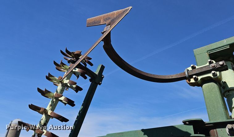 image for item DO7854 Sunflower Fallow-King 3040-28 sweep plow