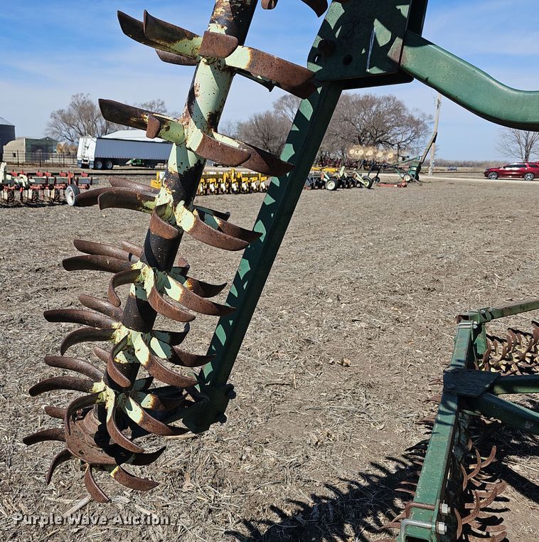 image for item DO7854 Sunflower Fallow-King 3040-28 sweep plow