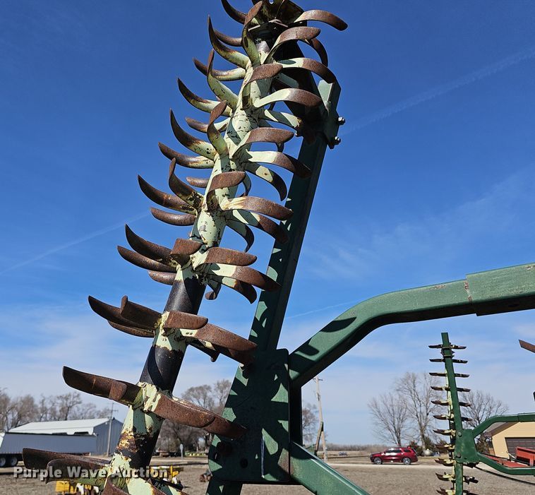 image for item DO7854 Sunflower Fallow-King 3040-28 sweep plow