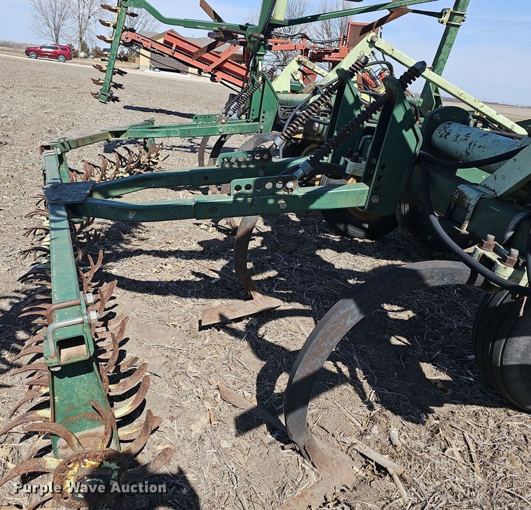 image for item DO7854 Sunflower Fallow-King 3040-28 sweep plow