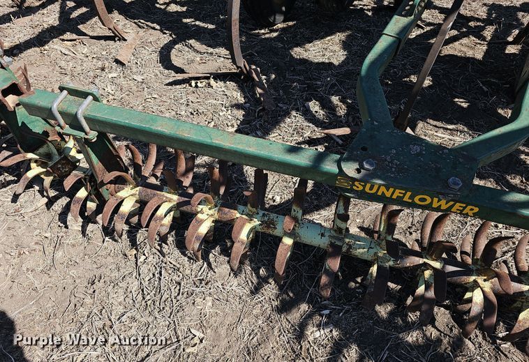 image for item DO7854 Sunflower Fallow-King 3040-28 sweep plow